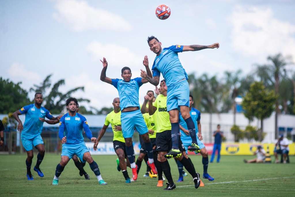 Ariel admite necessidade de evolução, mas prevê bom início do Cruzeiro