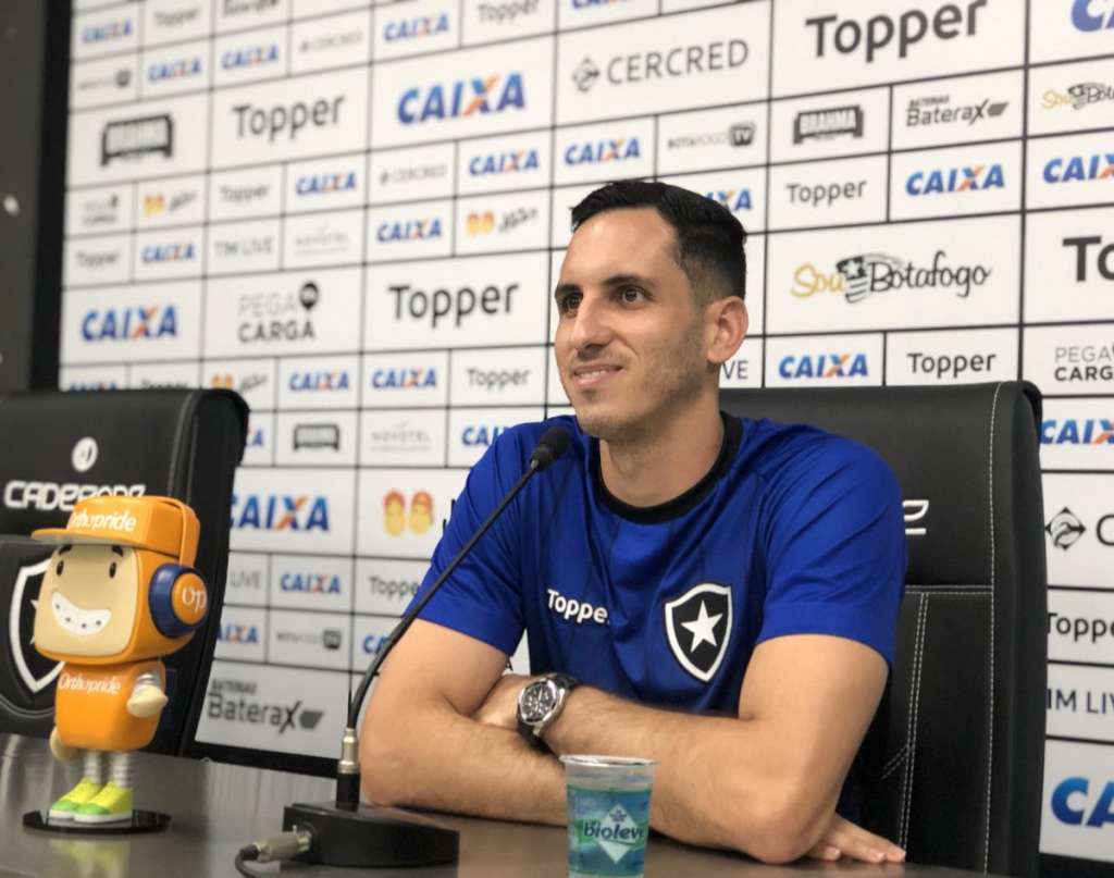 Focado no Botafogo, Gatito destaca boa pré-temporada: 'Quero conquistar títulos'