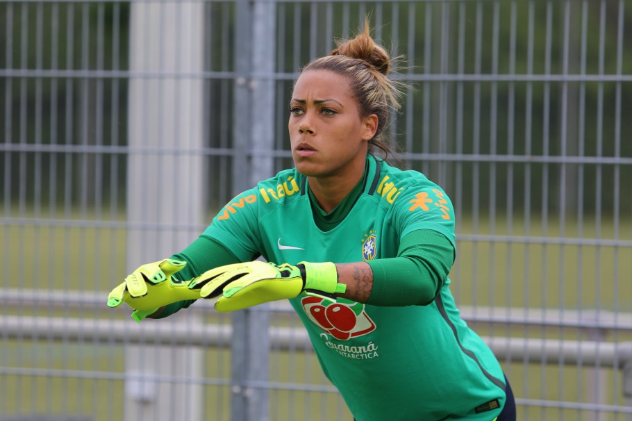 Lesionadas, Darlene e Bárbara são cortadas da Seleção Brasileira de Futebol