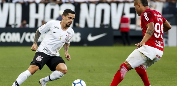 Fagner comenta possível volta de Arana ao Corinthians e confirma sondagem do Fla