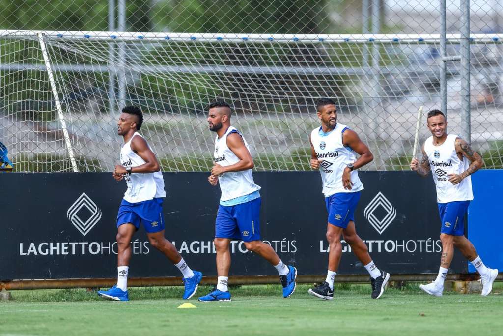 Renato divide elenco do Grêmio e mantém dúvida para estreia no Gaúcho