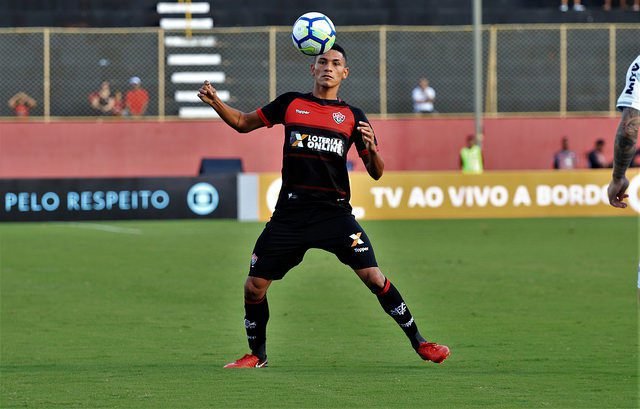 Baiano: Volante do Vitória pede desculpas por ter processado o clube