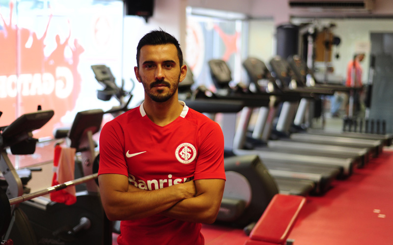 Gaúcho: Inter acerta renovação contratual do lateral Uendel até o fim de 2020