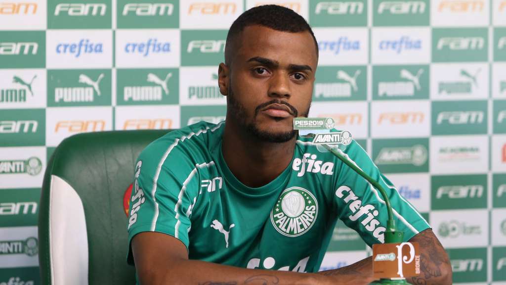 'Volto ao Brasil para mostrar o que aprendi', diz Felipe Pires no Palmeiras