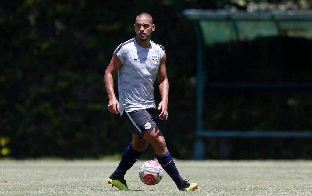 O volante Barreto foi anunciado como novo reforço do Red Bull Brasil