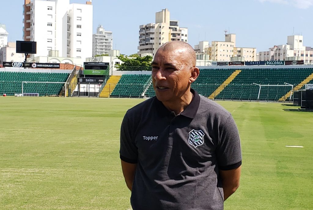 Catarinense: Hemerson Maria exalta superação e espera evolução da equipe