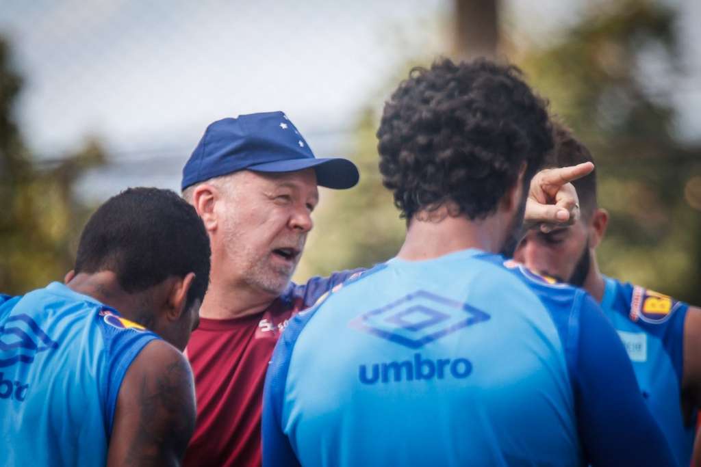 Cruzeiro divulga numeração para 2019 e guarda camisa 10 para reforço