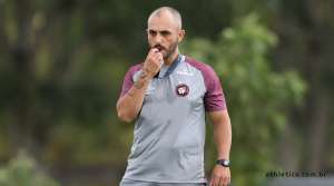 PARANAENSE: Furacão alternativo, Fantasma voando e Coxa desconfiado