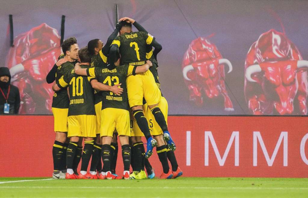 Borussia Dortmund vence fora e mantém 6 pontos de vantagem na liderança