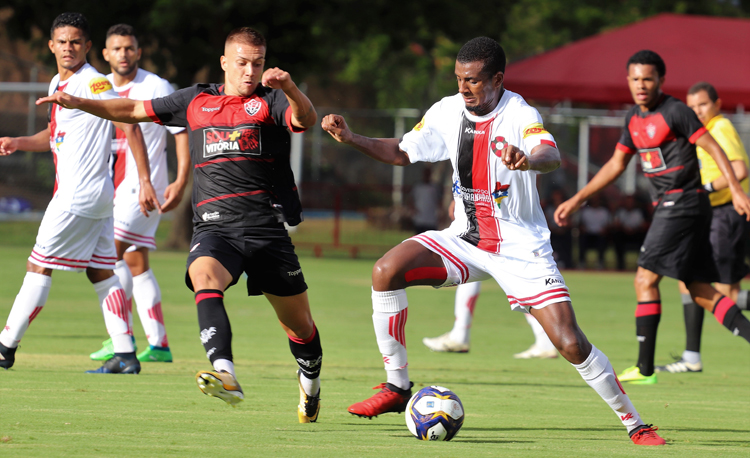 COPA DO NORDESTE: Com gols de pênalti, Vitória e Moto Club empatam no Barradão