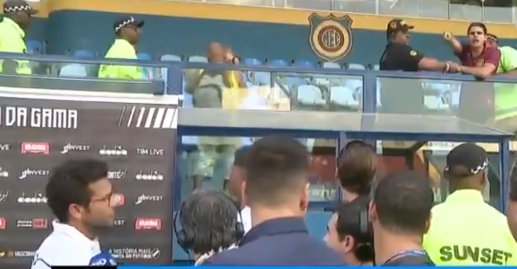 Valentim bate boca com torcedor do Madureira após vitória do Vasco 3 0002050364232 img