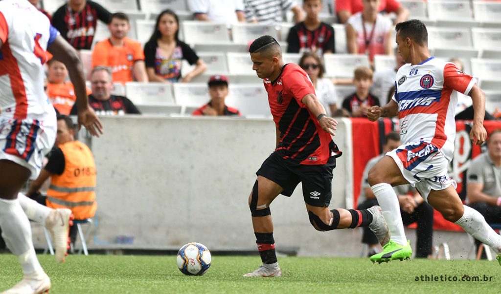 Athletico-PR estreia com derrota para o Cascavel em casa no Paranaense