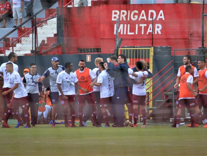 GAÚCHO: Caxias goleia o Brasil de Pelotas e derruba tabu de 19 anos