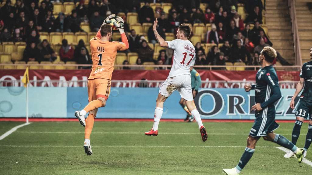 Em crise sem fim, Monaco é goleado em casa e segue na zona da degola