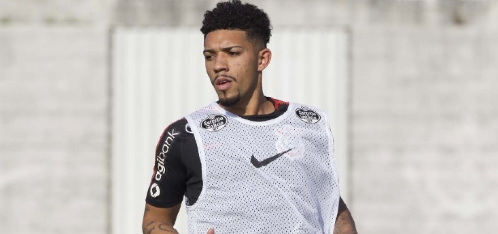 Corinthians empresta volante Douglas para o Bahia