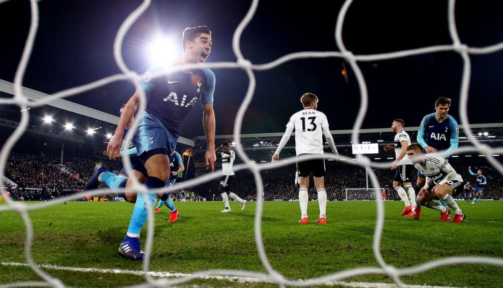 Jogo aéreo funciona e Tottenham vira contra Fulham nos acréscimos