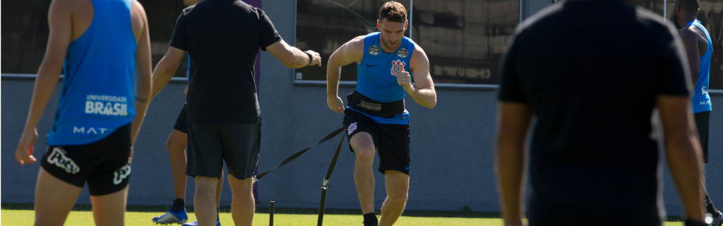 O atacante Mauro Boselli participou do treinamento com bola nesta segunda-feira