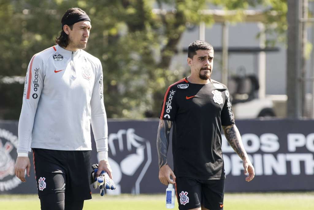 O Corinthians anunciou nesta segunda-feira as renovações com o goleiro Cássio e o lateral Fagner