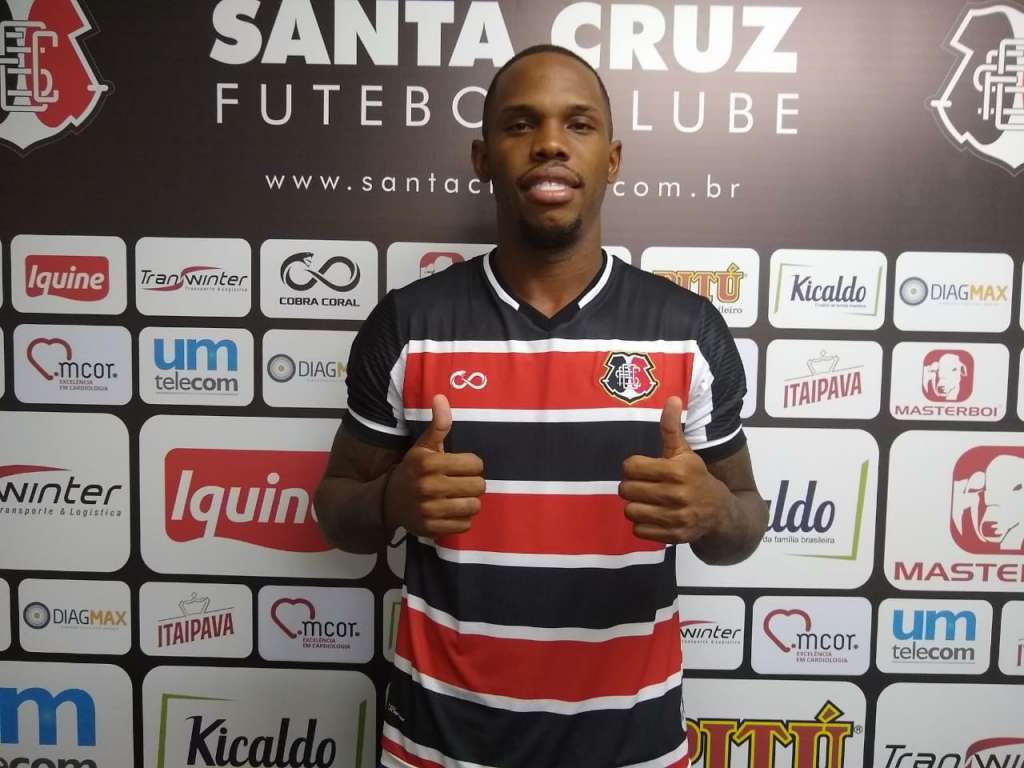 O meia Patrick Vieira foi anunciado como o novo reforço do Santa Cruz (Foto: Divulgação/Santa Cruz)