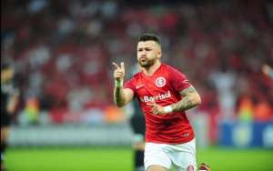 Carioca: Clube chinês libera e atacante é aguardado no Rio para acertar com o Vasco