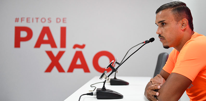 Gaúcho: Pottker admite estilo diferente, mas se diz pronto para ser centroavante no Inter