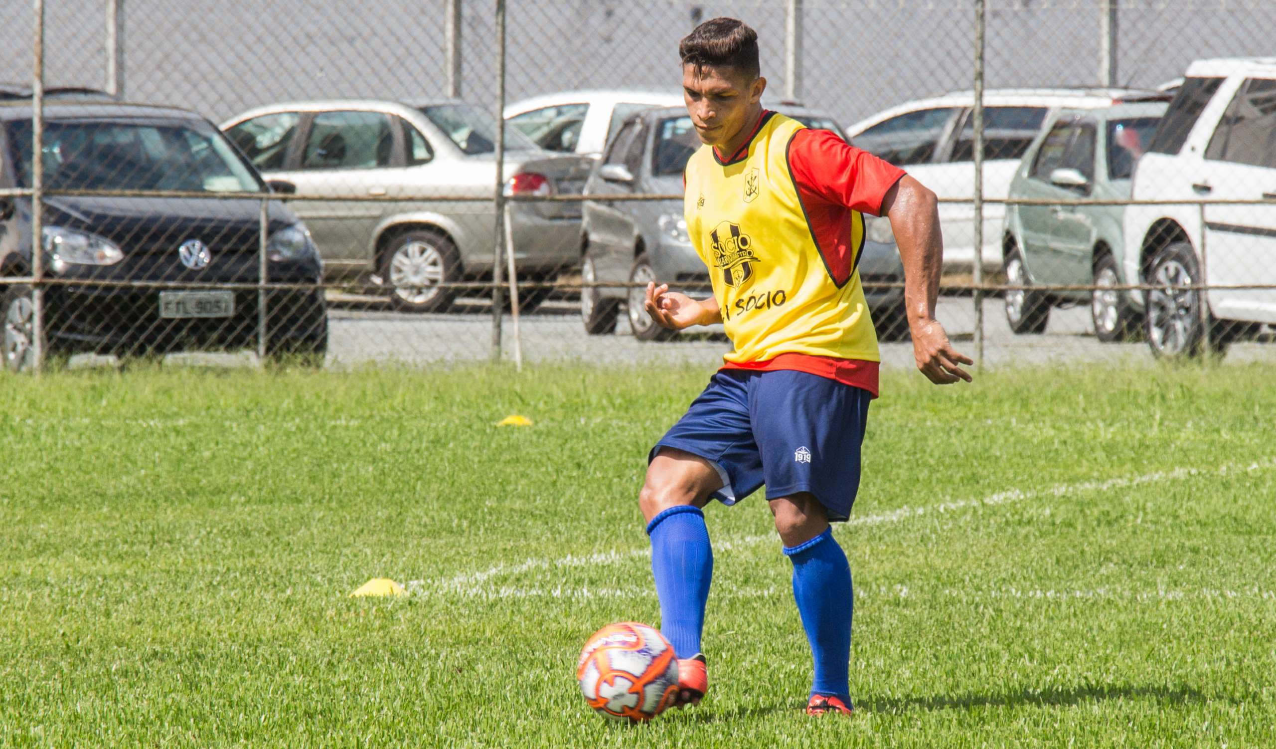Catarinense: Lateral sofre grave lesão e desfalca Marcílio Dias até o fim do estadual