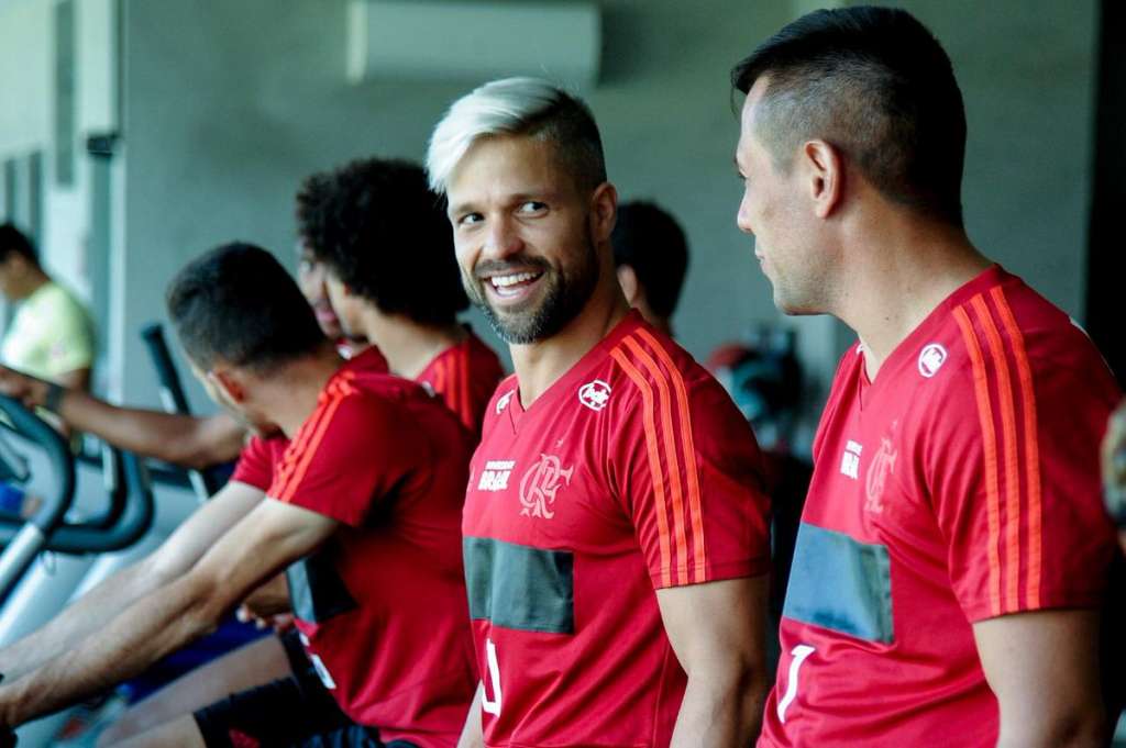 Após novela para renovação de contrato, meia assina com o Flamengo até 2020