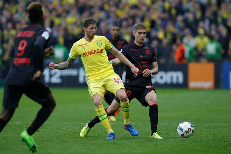 O atacante Emiliano Sala mandou mensagem para um amigo falando as condições precárias da aeronave