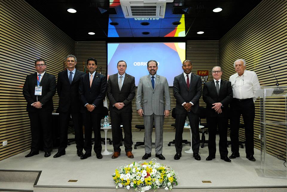 Presidente e Vices eleitos assinam termo de posse em Assembleia Geral da FPF