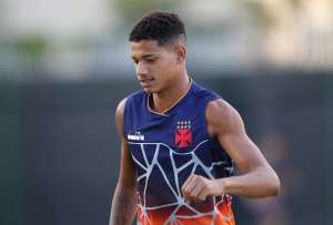 Carioca: Artilheiro da noite, atacante do Vasco comemora: “Feliz em ajudar”