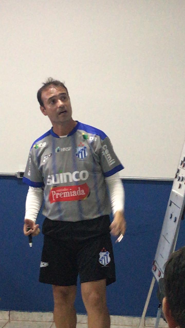 Mineiro: Após empate, técnico pede evolução no URT