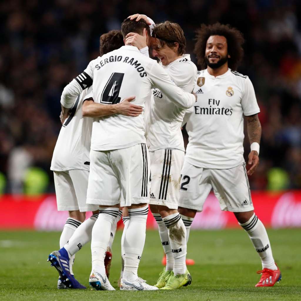 Vinicius Junior sofre pênalti, dá assistência e Real bate Girona pela Copa do Rei