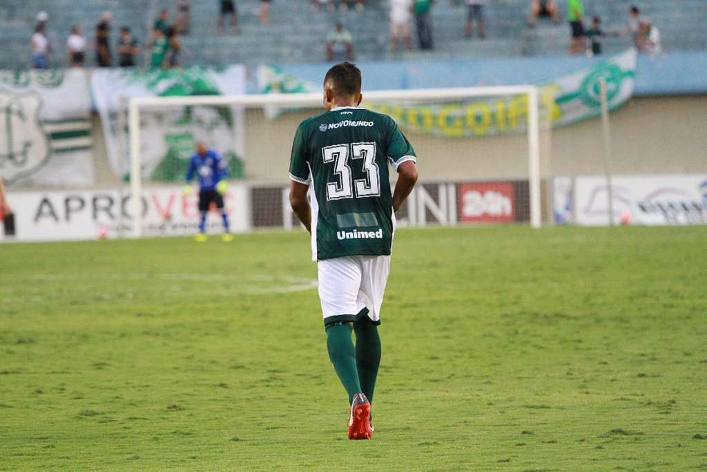 No fechamento da rodada, Goiás vence e assume liderança