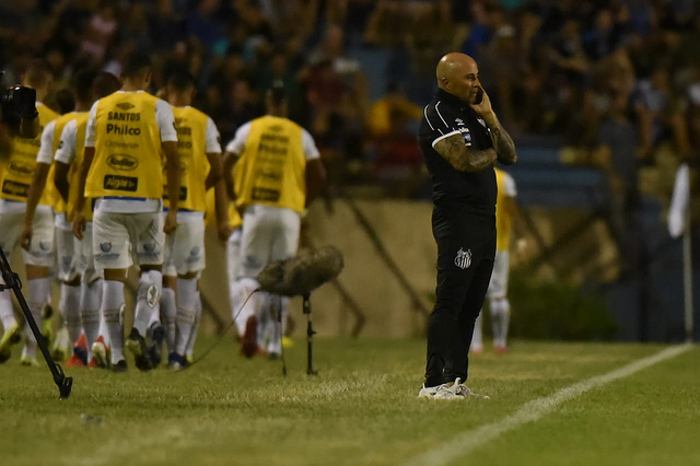 Sampaoli promete Santos protagonista no clássico e diz que Vanderlei é titular