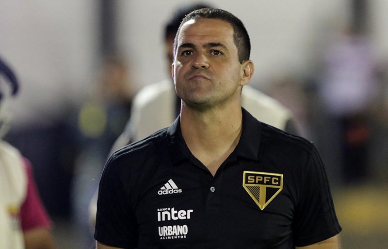 Jardine admite que deve poupar jogadores do São Paulo no clássico contra o Santos