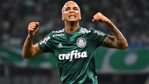 Deyverson comanda o ataque da Seleção FI