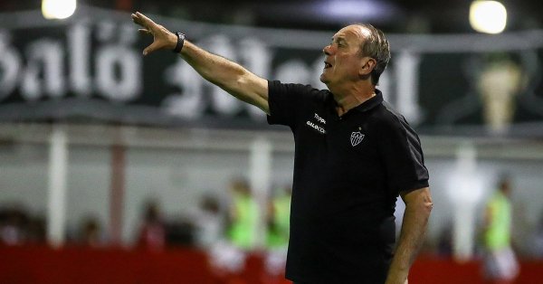 Mineiro: Levir elogia Elias e escala volante para o clássico do Atlético-MG