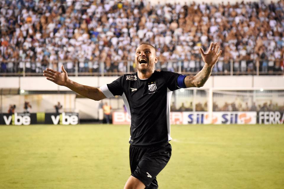 Lázaro vem jogando muito com a camisa do Bragantino