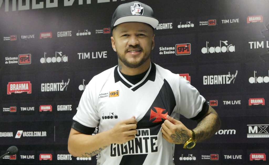 O atacante Rossi foi apresentado oficialmente como novo reforço do Vasco da Gama