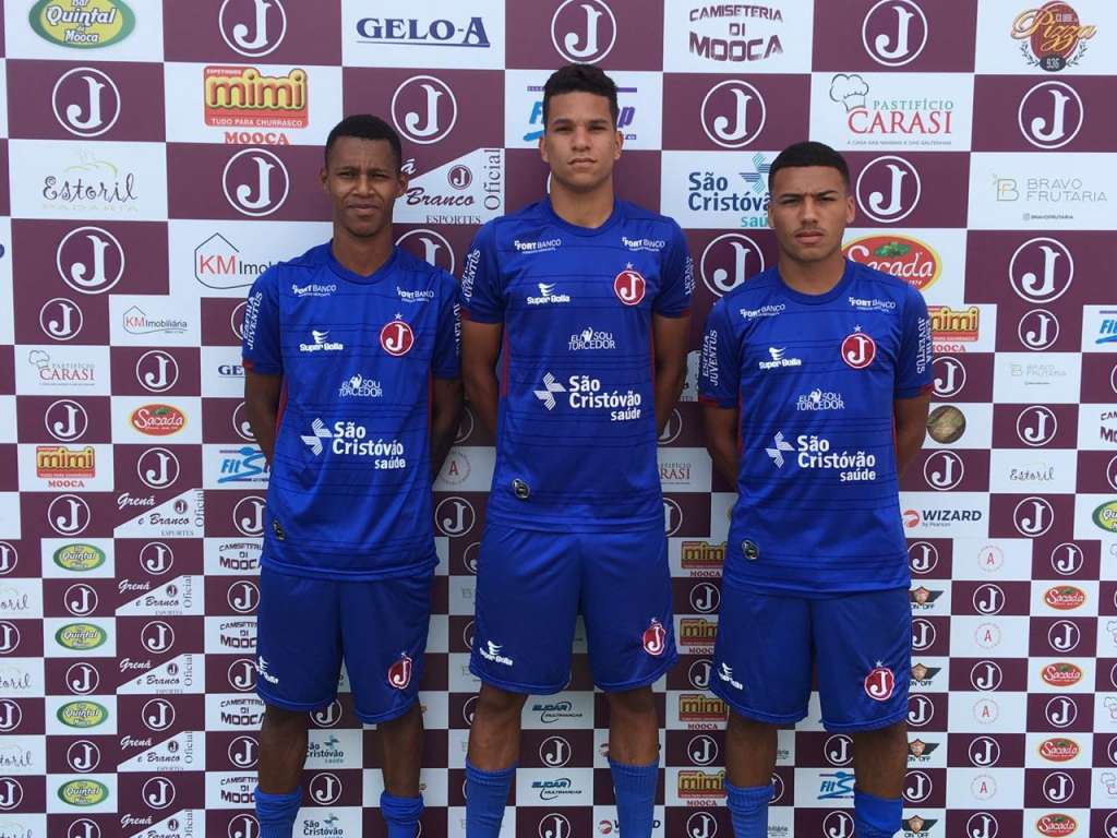 Luizinho, Thailor e Bazílio foram promovidos ao elenco profissional do Juventus (Foto: Divulgação/CA Juventus)