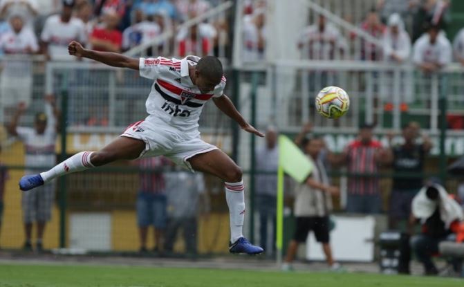 O artilheiro Gabriel Novaes abriu o placar para o São Paulo de cabeça