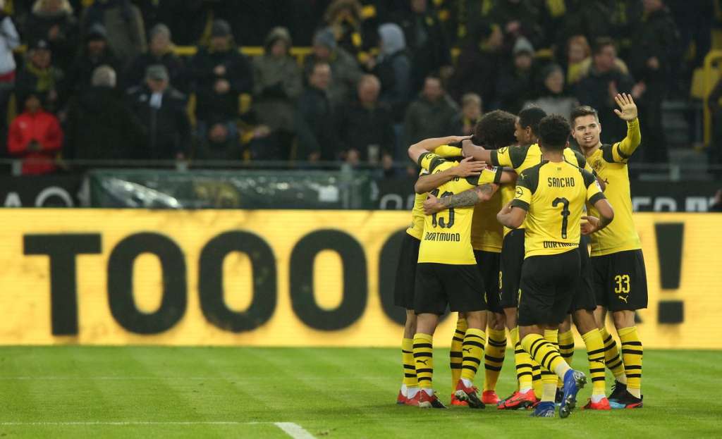 Borussia Dortmund atropela Hannover e mantém folga na ponta do Alemão