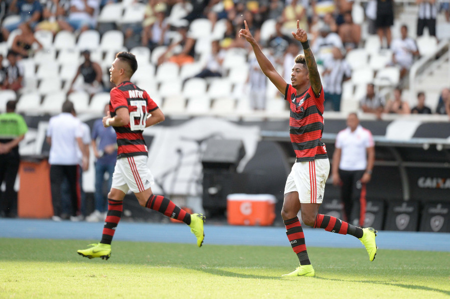 CARIOCA: Bruno Henrique brilha com 2 gols e comanda virada do Flamengo sobre o Botafogo