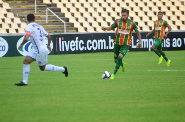 Samurai marcou dois gols, mas equipe Tricolor ficou no empate com o Confiança (Foto: Elias Auê)