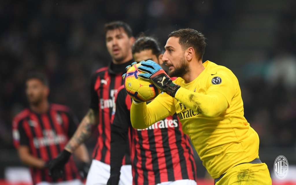 Milan e Napoli empatam no Italiano