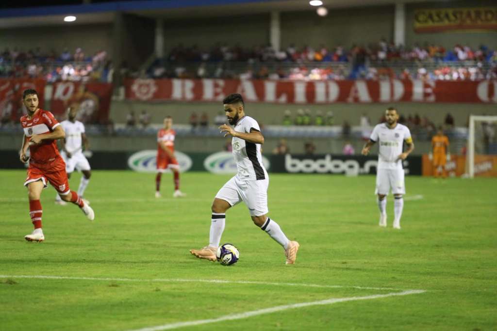 Fora de casa, Ceará empata contra o CRB e pontua pelo Nordestão