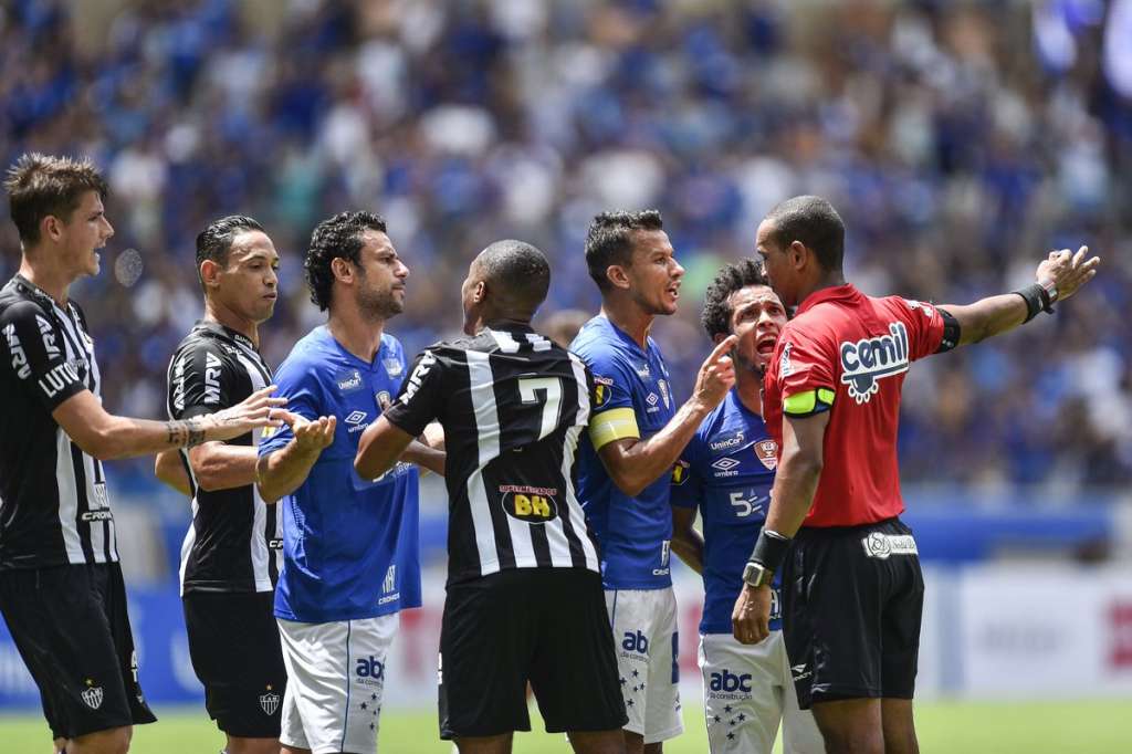 MINEIRO: Cruzeiro e Atlético empatam em jogo com 2 pênaltis, 2 expulsões e 2 árbitros 2 0002050365759 img