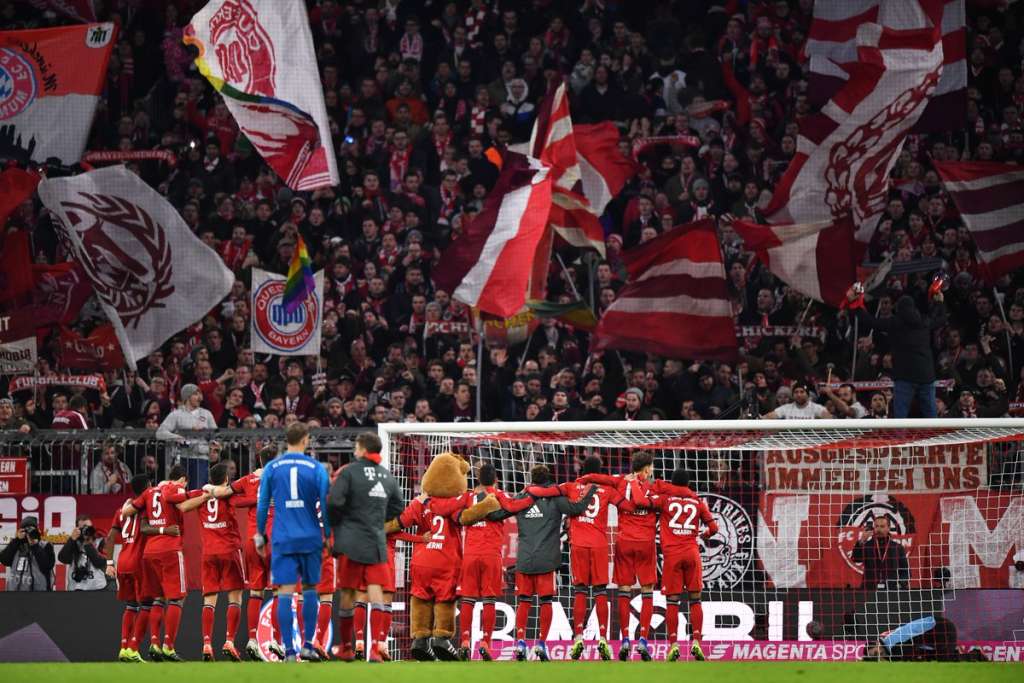 Bayern de Munique goleia Stuttgart e retoma vice-liderança no Alemão