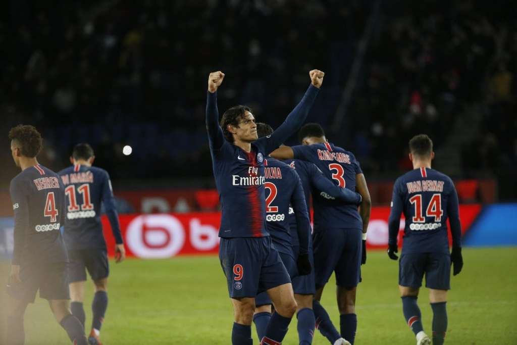 Com dois de Cavani, Paris Saint-Germain goleia Rennes no Francês 