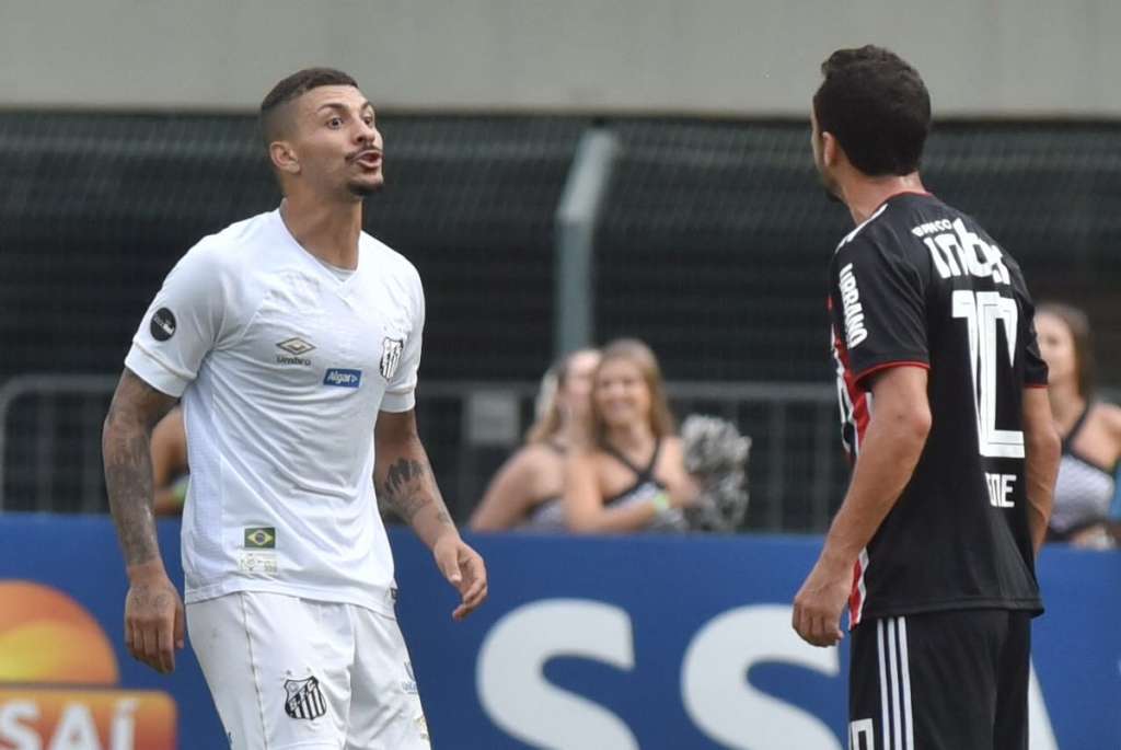 Sampaoli exalta atuação do Santos em clássico e se diz 'feliz onde está'